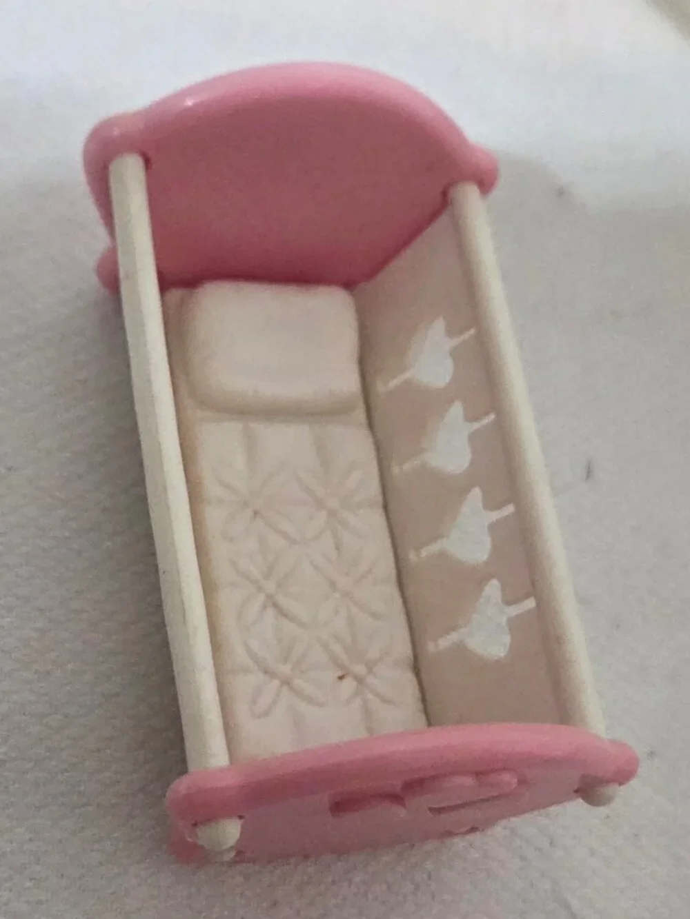 1993 VTG FISHER PRICE DREAM DOLLHOUSE PINK BABY CRADLE CRIB HEARTS LOVING FAMILY